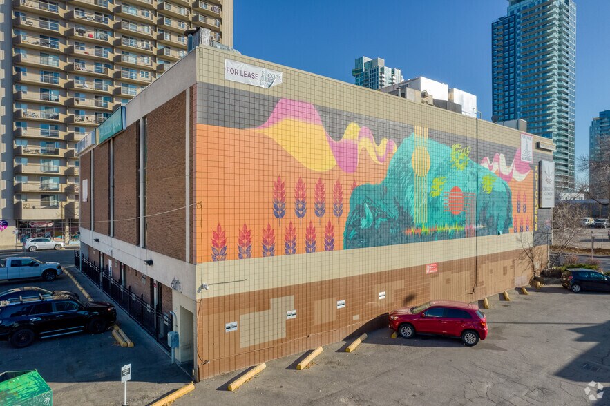 1000 9th Ave SW, Calgary, AB à louer - Photo de l’immeuble – Image 2 sur 4