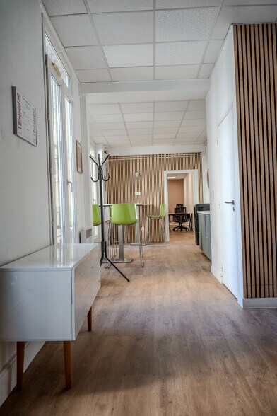 18 Rue Du Faubourg Saint-Martin, Paris à louer - Photo de l’immeuble – Image 2 sur 10