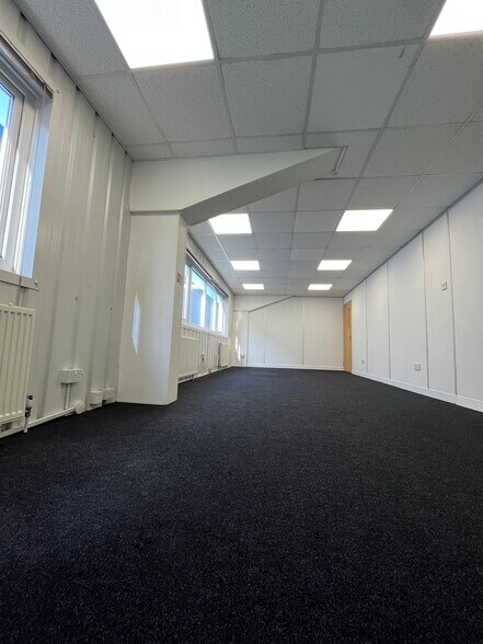 Bureau dans Hangar 4, Cecil Pashley Way, Shoreham Airport, Shoreham by Sea à louer - Photo intérieure – Image 3 sur 8