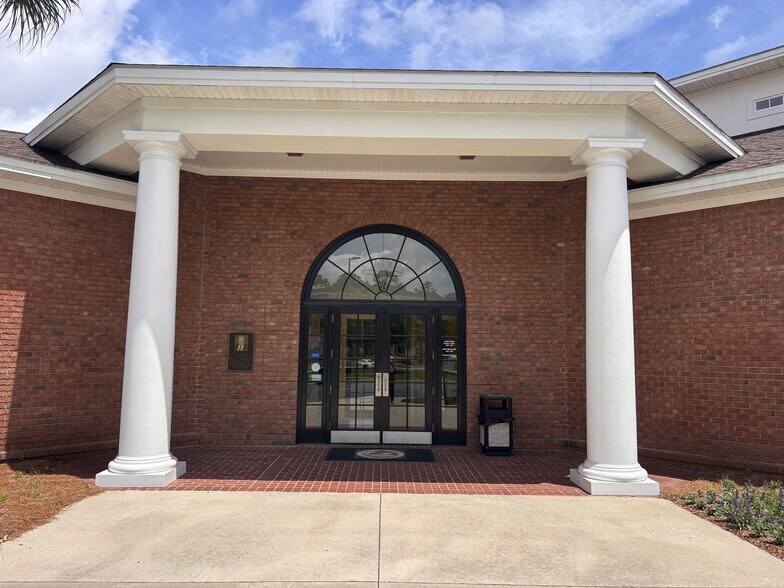 227 Gateway Center Blvd, Brunswick, GA à louer - Photo de l’immeuble – Image 2 sur 11