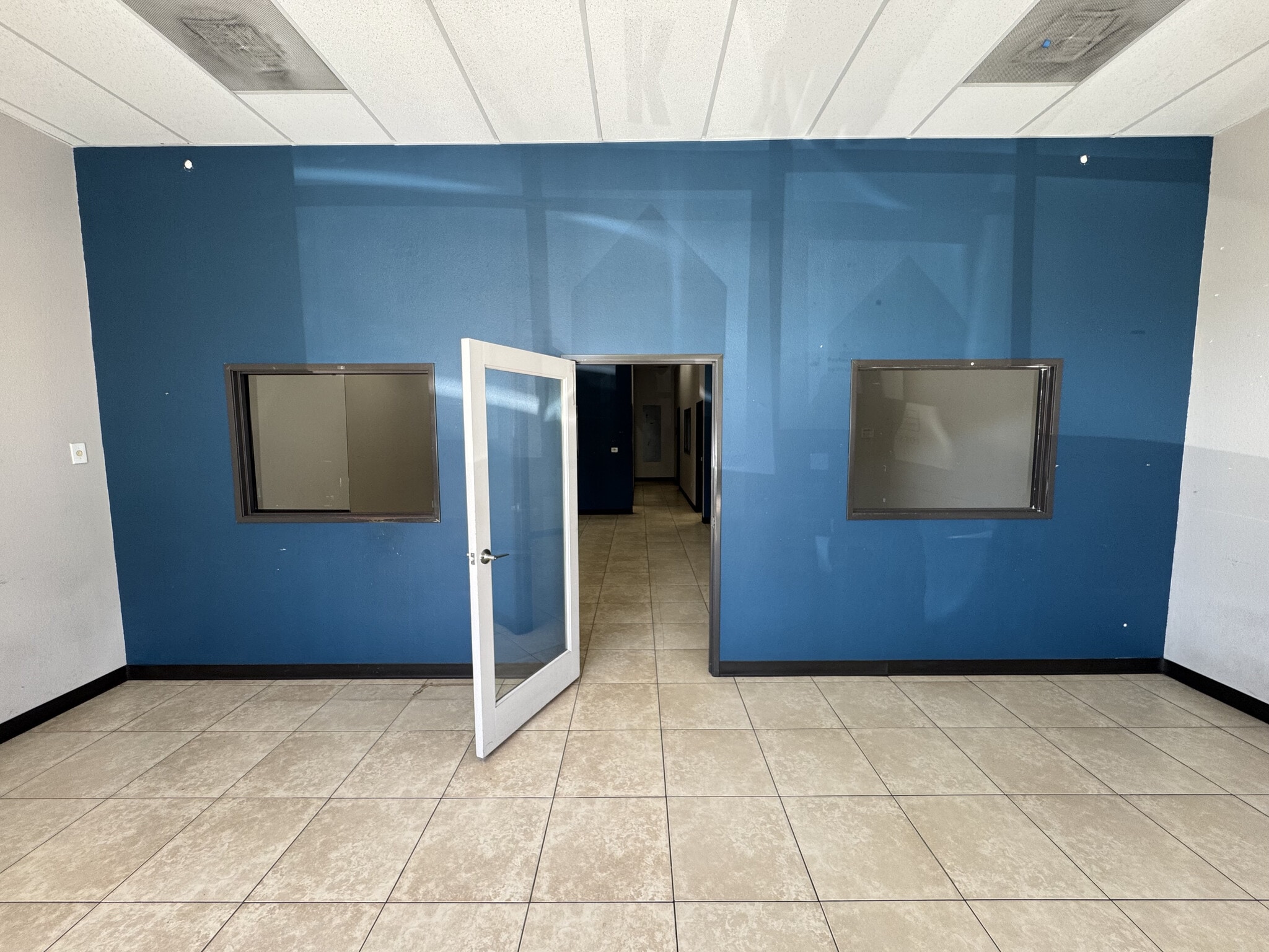 10660 Sierra Ave, Fontana, CA à louer Photo intérieure– Image 1 sur 5