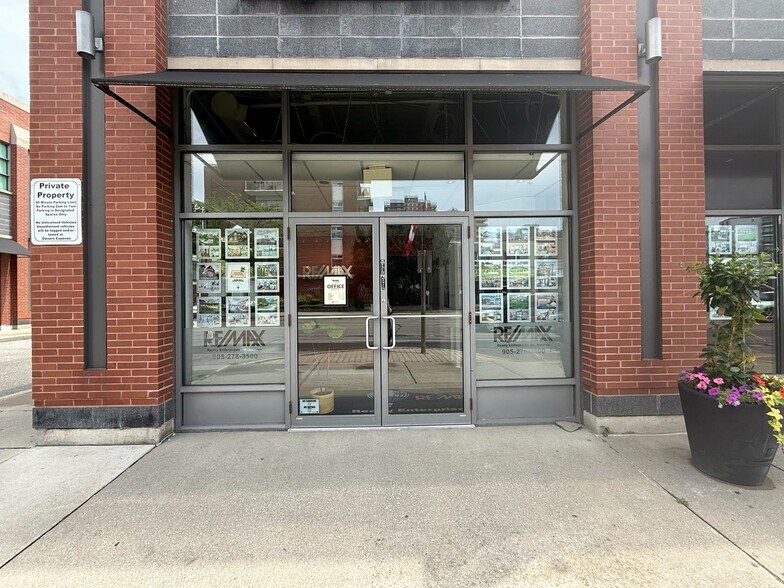 125 Lakeshore Rd E, Mississauga, ON à louer - Photo de l’immeuble – Image 2 sur 13