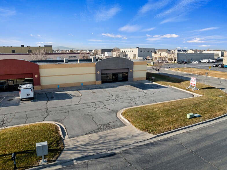 71 N Cutler Dr, North Salt Lake, UT à louer - Photo de l’immeuble – Image 3 sur 18