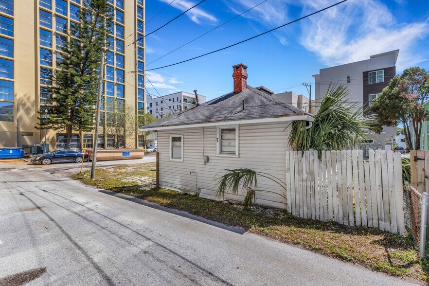 7 Rhoda Ct S, Saint Petersburg, FL à vendre - Photo de l’immeuble – Image 3 sur 14