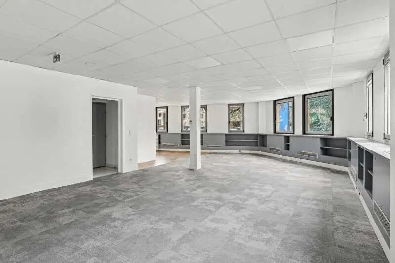 Bureau dans Neuilly-sur-Seine à louer - Photo de l’immeuble – Image 2 sur 10