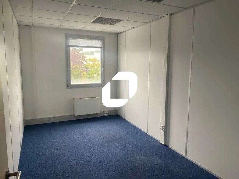 13 Rue Edison, Bron à vendre - Photo de l’immeuble – Image 3 sur 10