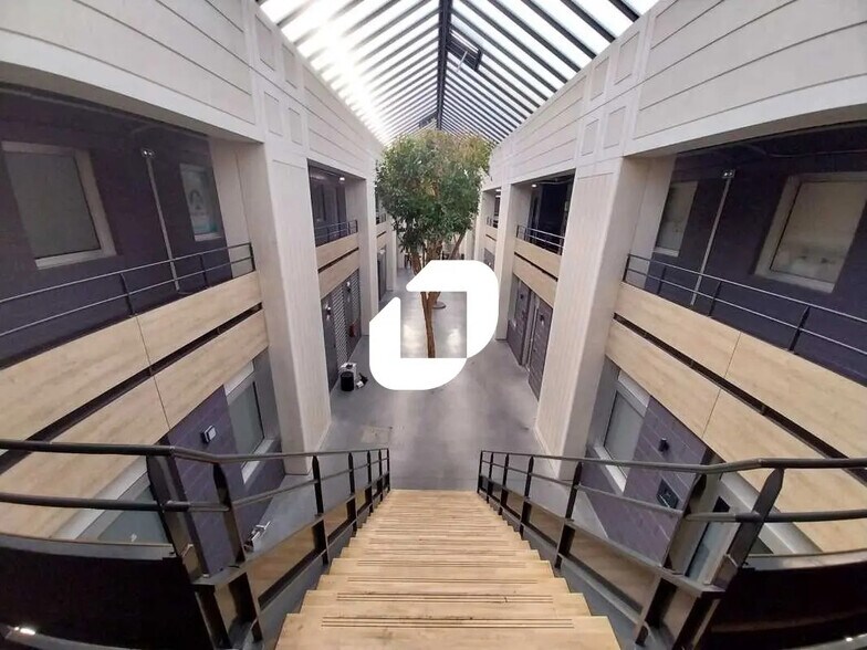 Local d’activités dans Herblay-sur-Seine à louer - Photo de l’immeuble – Image 2 sur 21