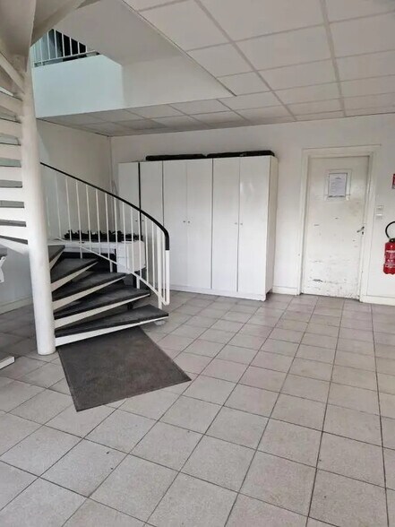 Local d’activités dans SAINT-OUEN-L'AUMONE à louer - Photo intérieure – Image 3 sur 9