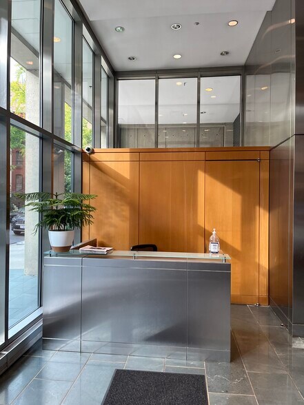 1320 19th St NW, Washington, DC à louer - Hall d’entrée – Image 3 sur 7