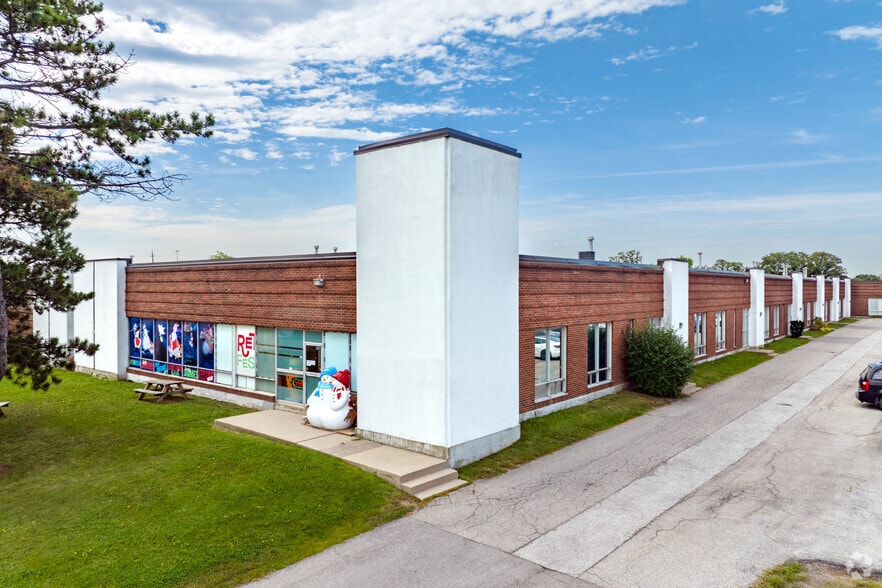 1100 Invicta Dr, Oakville, ON à louer - Photo principale – Image 1 sur 5