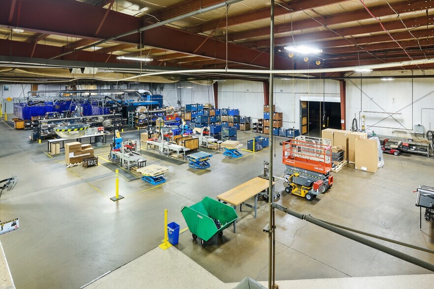 Lippert Components Manufacturing Campus portefeuille de 2 biens à vendre sur LoopNet.fr - Photo de l’immeuble – Image 3 sur 13