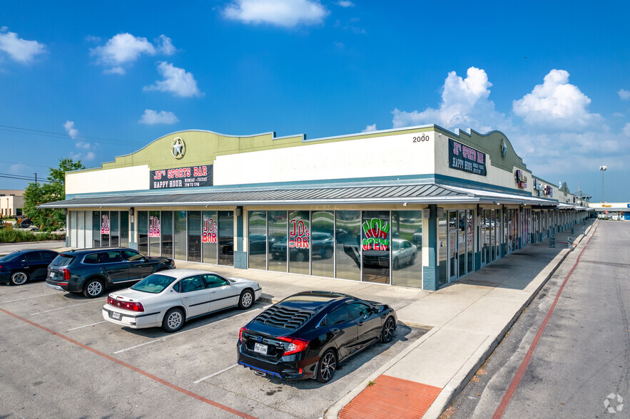 2000 SE Loop 410, San Antonio, TX à louer - Photo de l’immeuble – Image 1 sur 34