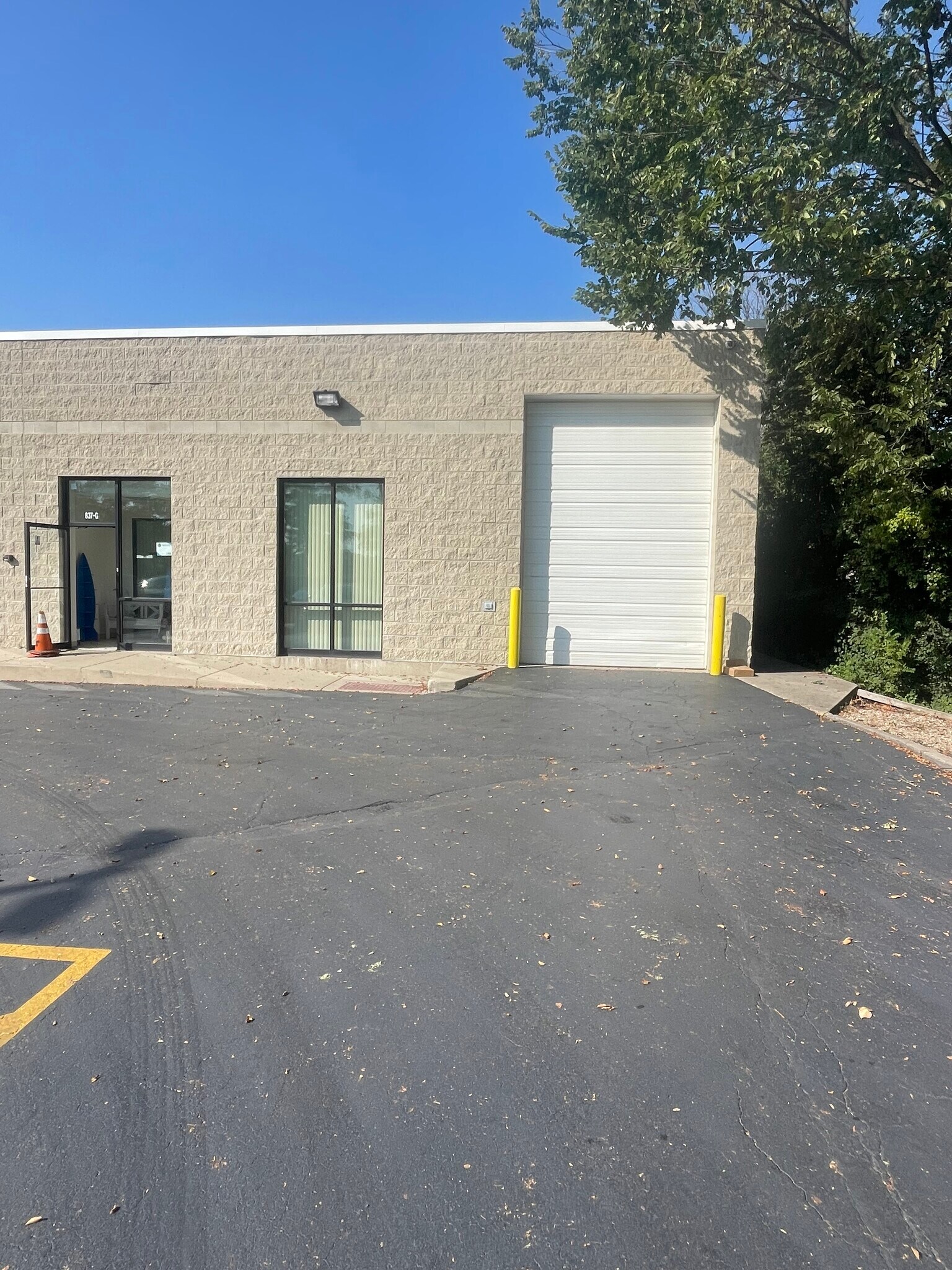 837 Oakton St, Elk Grove Village, IL à louer Photo de l’immeuble– Image 1 sur 8