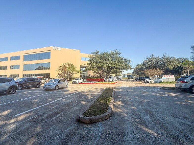 7676 Hillmont St, Houston, TX à louer - Photo principale – Image 2 sur 35