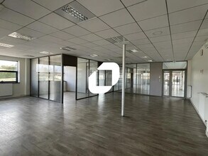 555 Rue De La Dombes, Miribel à louer Photo intérieure– Image 1 sur 56