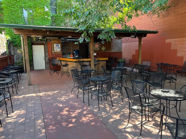 231-233 N Broadway, Green Bay, WI à vendre - Photo de l’immeuble – Image 3 sur 4