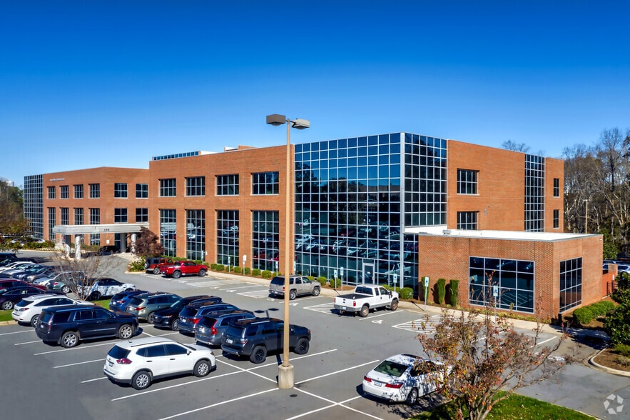 146 Medical Park Rd, Mooresville, NC à louer - Photo principale – Image 2 sur 27