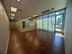 1115 S Grove Ave, Ontario, CA à louer Photo intérieure– Image 2 sur 7