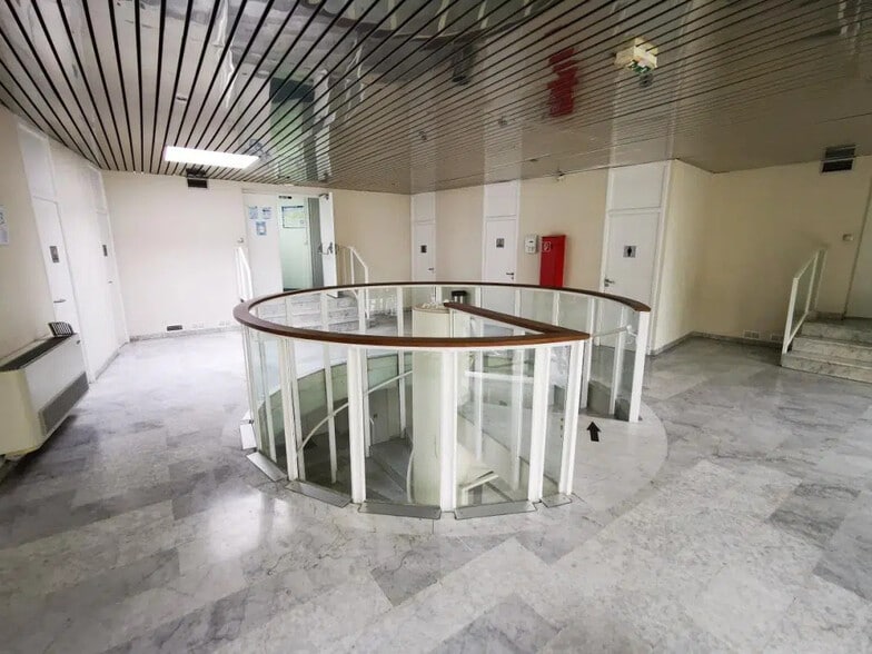 Bureau dans Antibes à louer - Photo de l’immeuble – Image 2 sur 5
