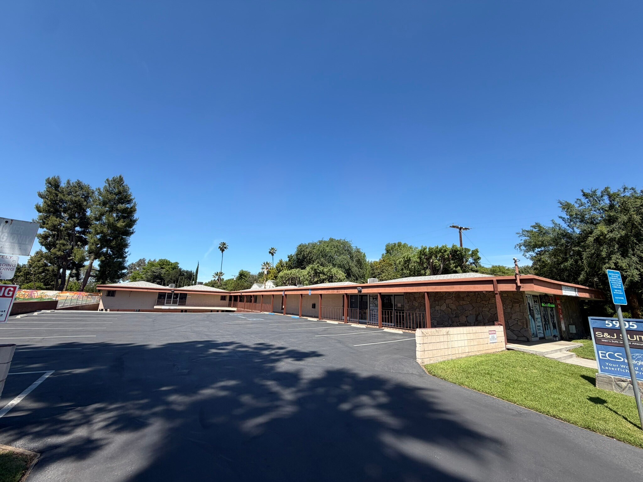 5905 Brockton Ave, Riverside, CA à vendre Photo de l’immeuble– Image 1 sur 18