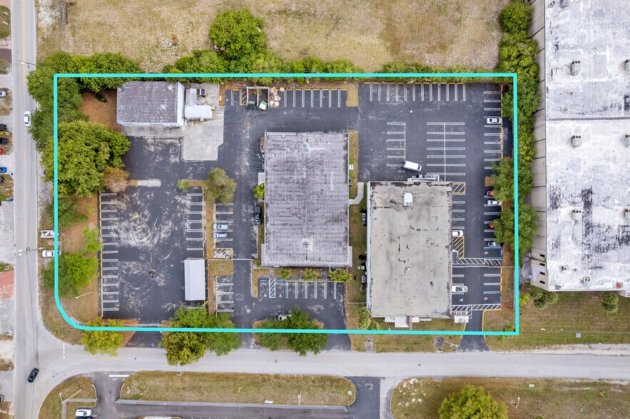 4790 NW 157th St, Miami Gardens, FL à louer - Photo de l’immeuble – Image 3 sur 8