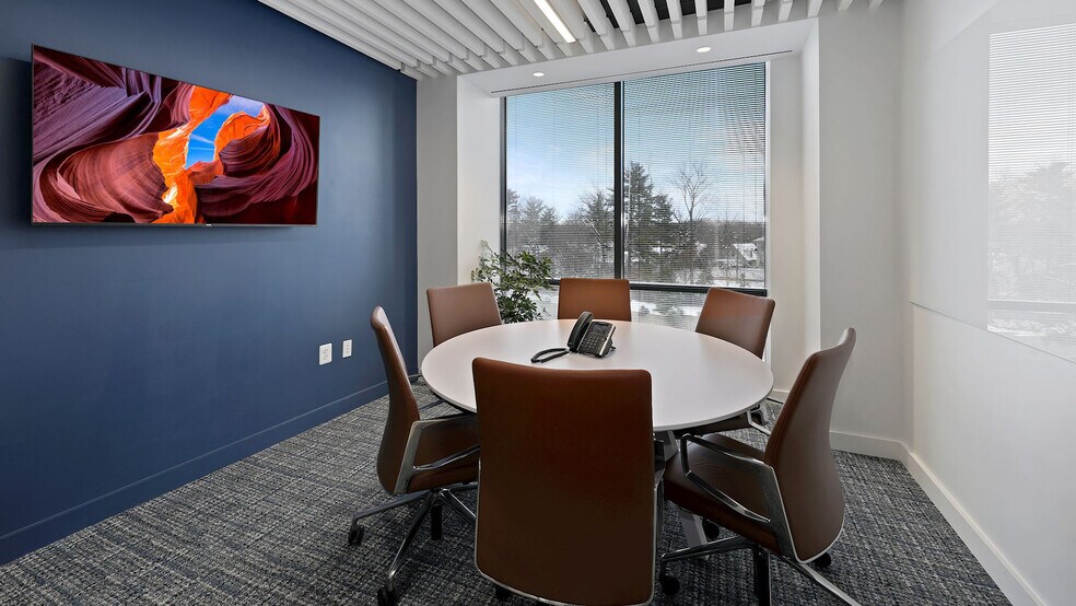 5425 Wisconsin Ave, Chevy Chase, MD à louer - Photo de l’immeuble – Image 2 sur 3