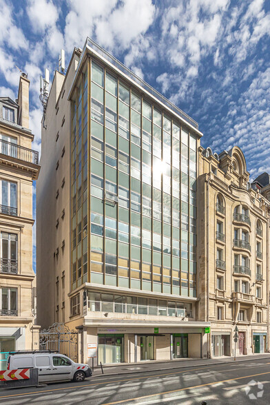 76 Rue Saint-Lazare, Paris à louer - Photo de l’immeuble – Image 2 sur 4