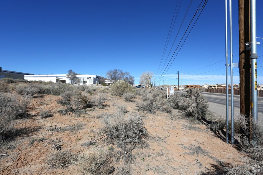561 Vortex Rd NE, Rio Rancho, NM à vendre - Photo principale – Image 1 sur 2