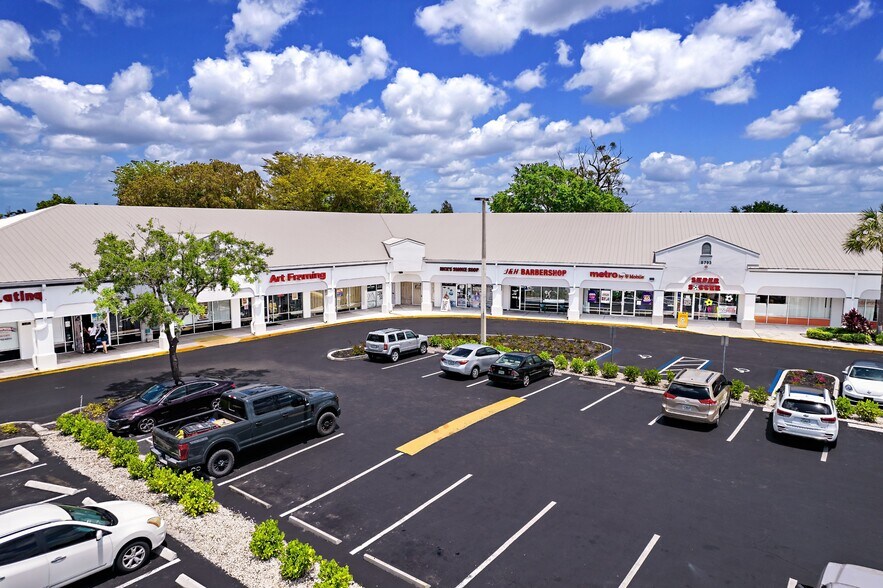 8793 Tamiami Trl E, Naples, FL à louer - Photo de l’immeuble – Image 2 sur 10