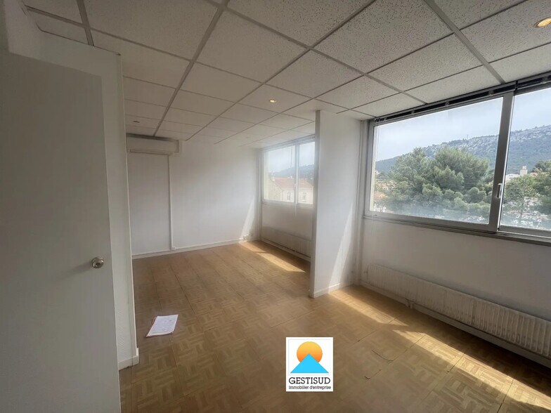 Bureau dans La Penne-sur-Huveaune à louer - Photo intérieure – Image 1 sur 5
