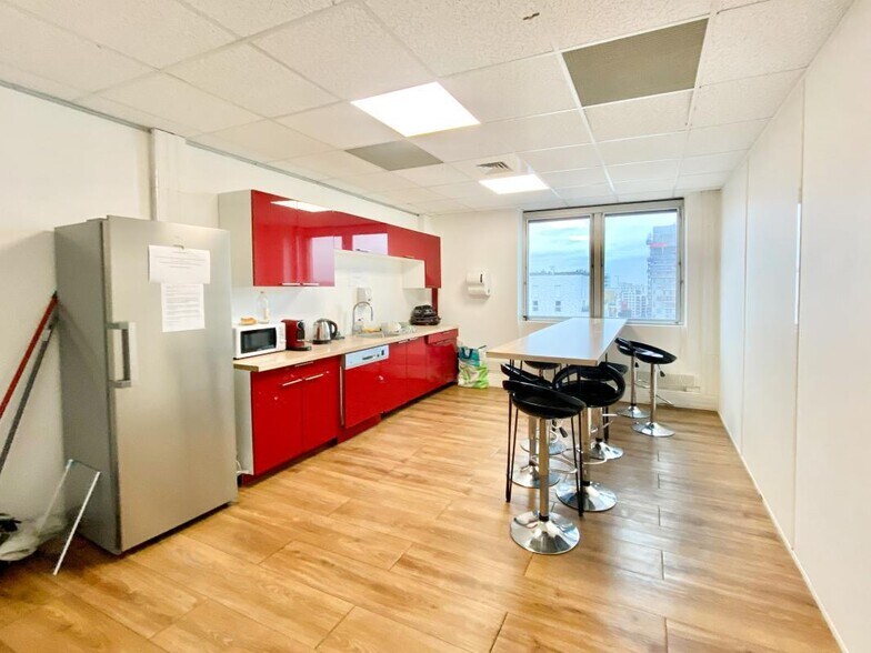 Bureau dans Asnières-sur-Seine à vendre - Photo de l’immeuble – Image 3 sur 14