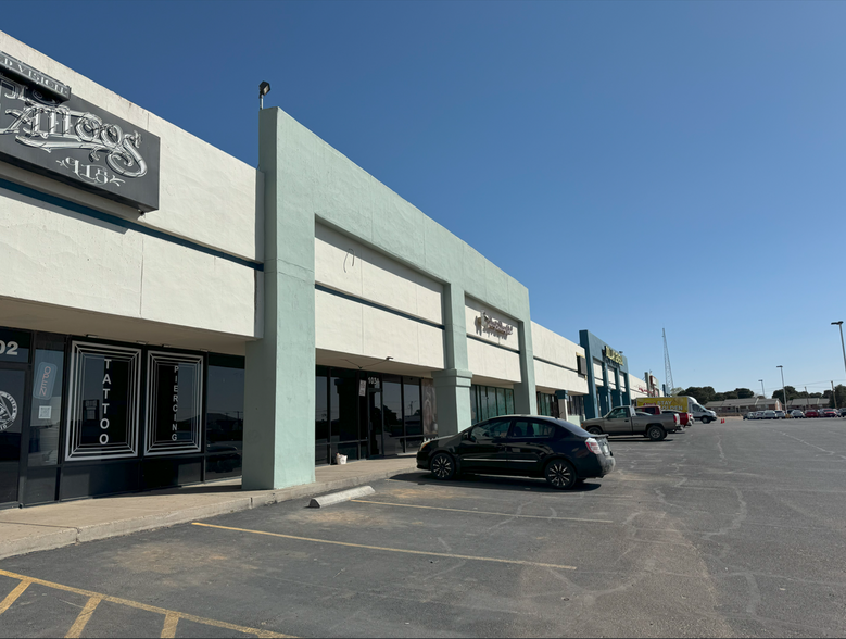 1580 George Dieter Dr, El Paso, TX à louer - Photo de l’immeuble – Image 3 sur 7