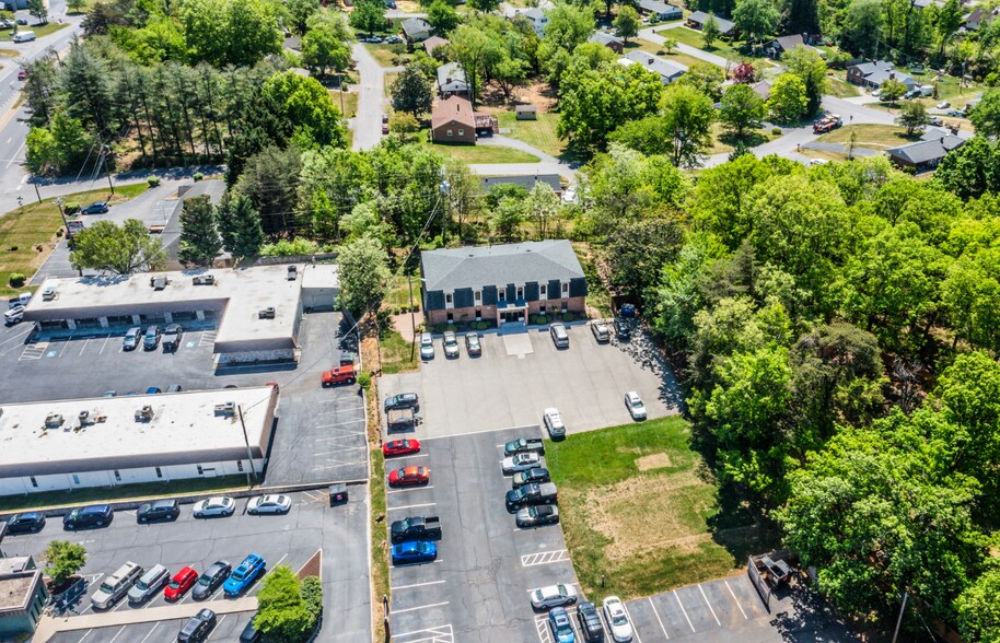2129 Electric Rd, Roanoke, VA à louer - Photo de l’immeuble – Image 3 sur 9
