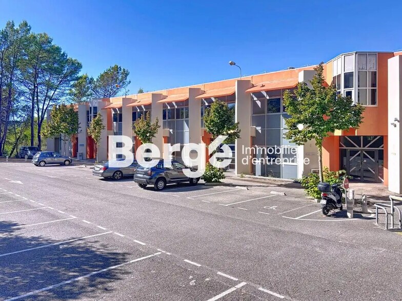 Bureau dans Valbonne à louer - Photo de l’immeuble – Image 1 sur 5