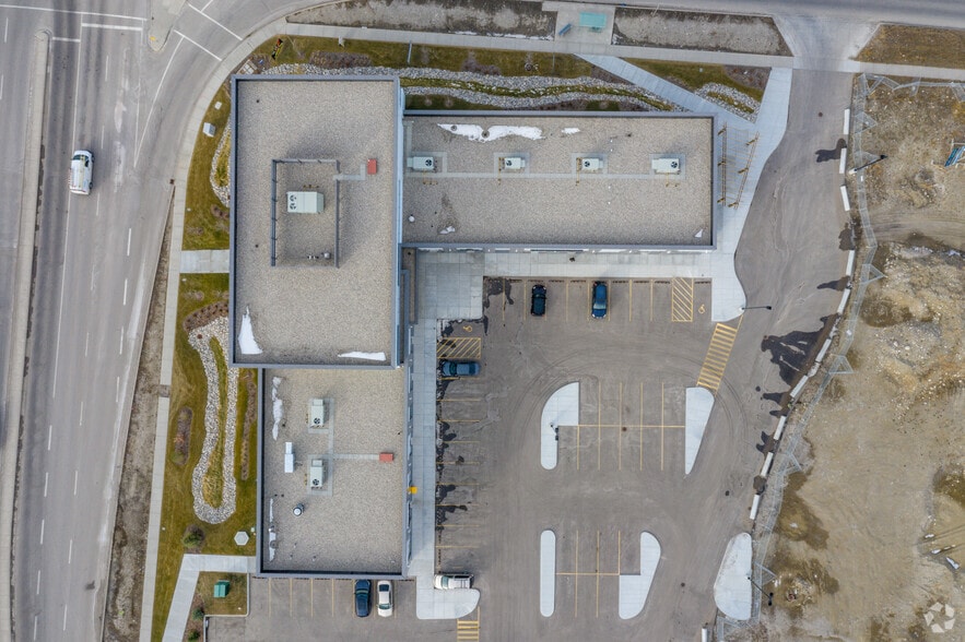 4 Royal Vista Way NW, Calgary, AB à vendre - Aérien – Image 2 sur 7