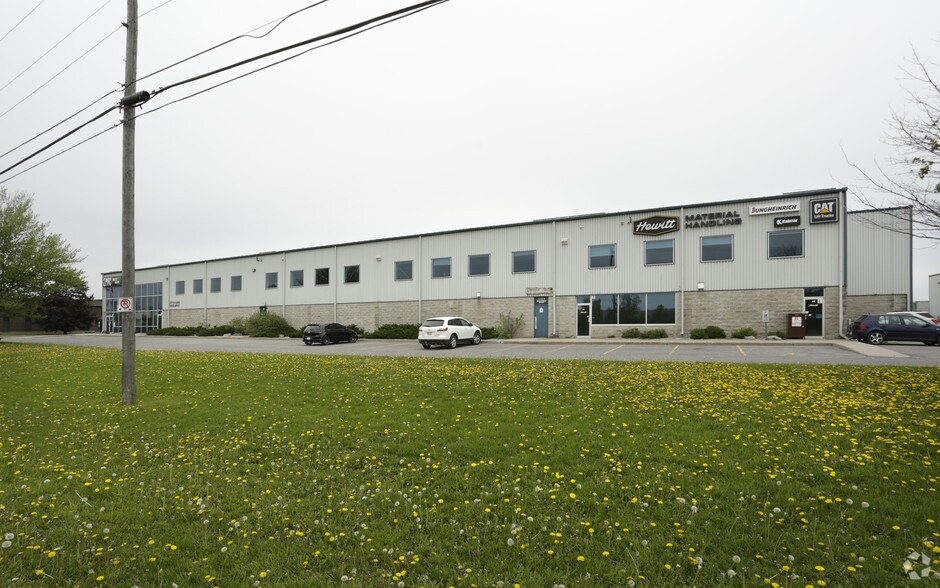 110 Bentley Ave, Nepean, ON à louer - Photo de l’immeuble – Image 3 sur 7