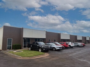 2800 S Kelly Ave, Edmond, OK à louer Photo de l’immeuble– Image 1 sur 4