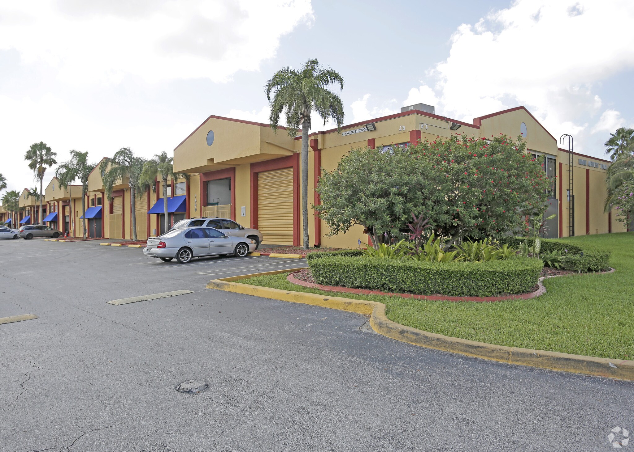 7370-7384 NW 56th St, Miami, FL à vendre Photo principale– Image 1 sur 25