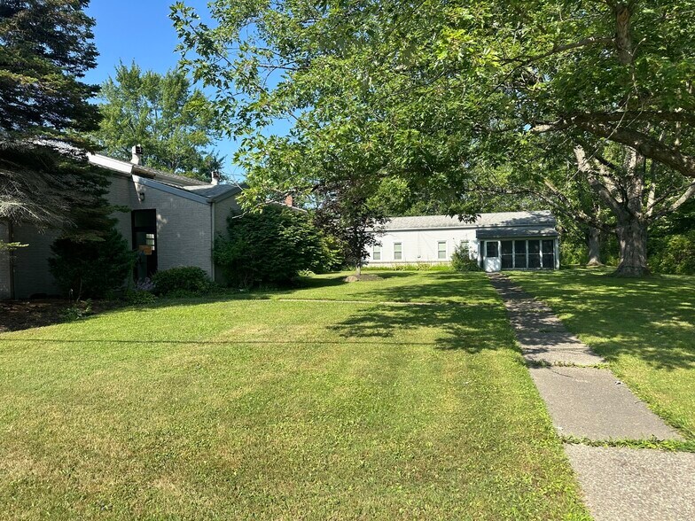 8700 Goodrich Rd, Clarence Center, NY à vendre - Photo de l’immeuble – Image 3 sur 45