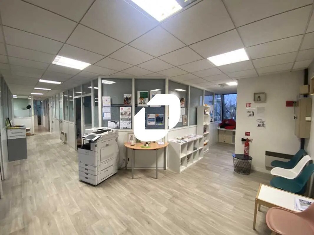 Bureau dans Osny à louer Photo intérieure– Image 1 sur 11