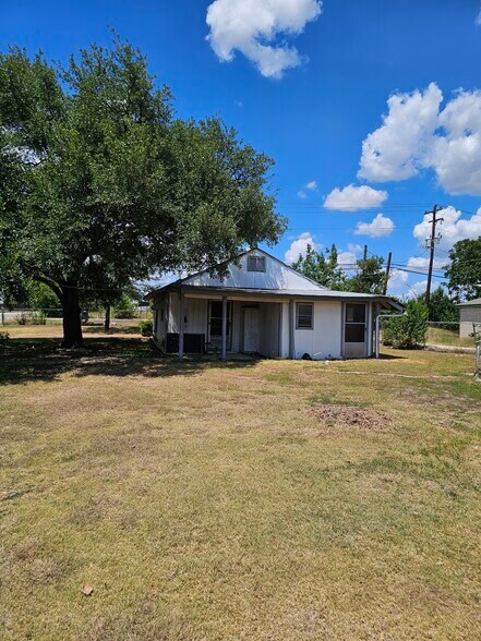 1080 W Goforth Rd, Buda, TX à vendre - Photo de l’immeuble – Image 2 sur 5