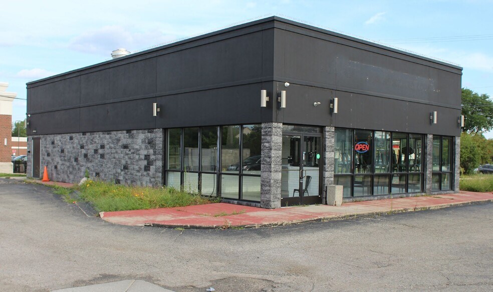 4051 15 Mile Rd, Sterling Heights, MI à louer - Photo de l’immeuble – Image 2 sur 11