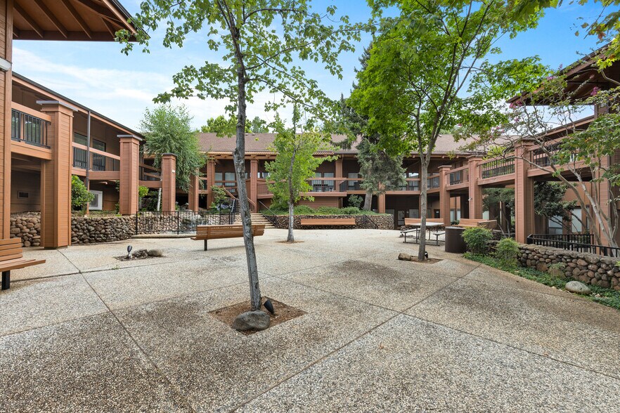 5910 Clark Rd, Paradise, CA à louer - Photo de l’immeuble – Image 1 sur 25