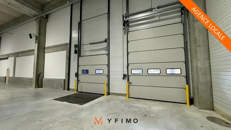 Local d’activités dans Élancourt à louer - Photo de l’immeuble – Image 3 sur 11