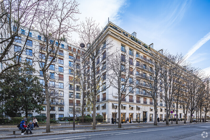 Avenue Montaigne, Paris à louer - Photo principale – Image 1 sur 12