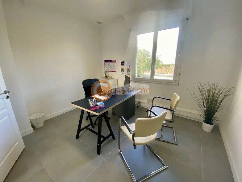 Bureau dans Bruges à louer - Photo de l’immeuble – Image 2 sur 6