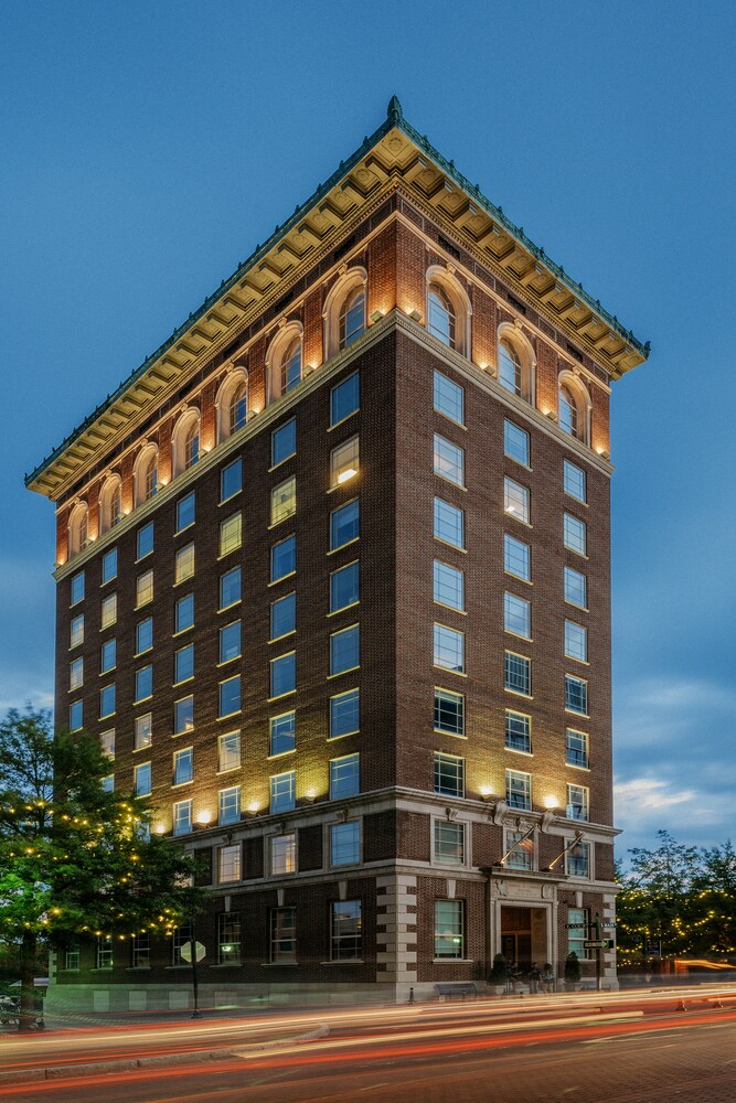135 S Main St, Greenville, SC à louer Photo principale– Image 1 sur 2