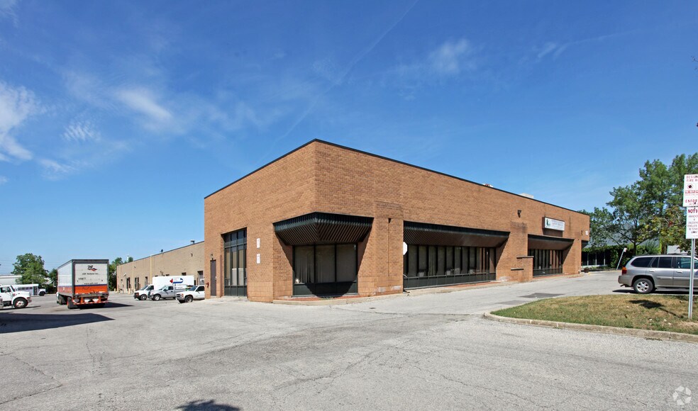 16 Falconer Dr, Mississauga, ON à louer - Photo principale – Image 1 sur 6