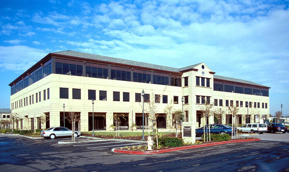 466 Ellis St, Mountain View, CA à louer - Photo de l’immeuble – Image 1 sur 3
