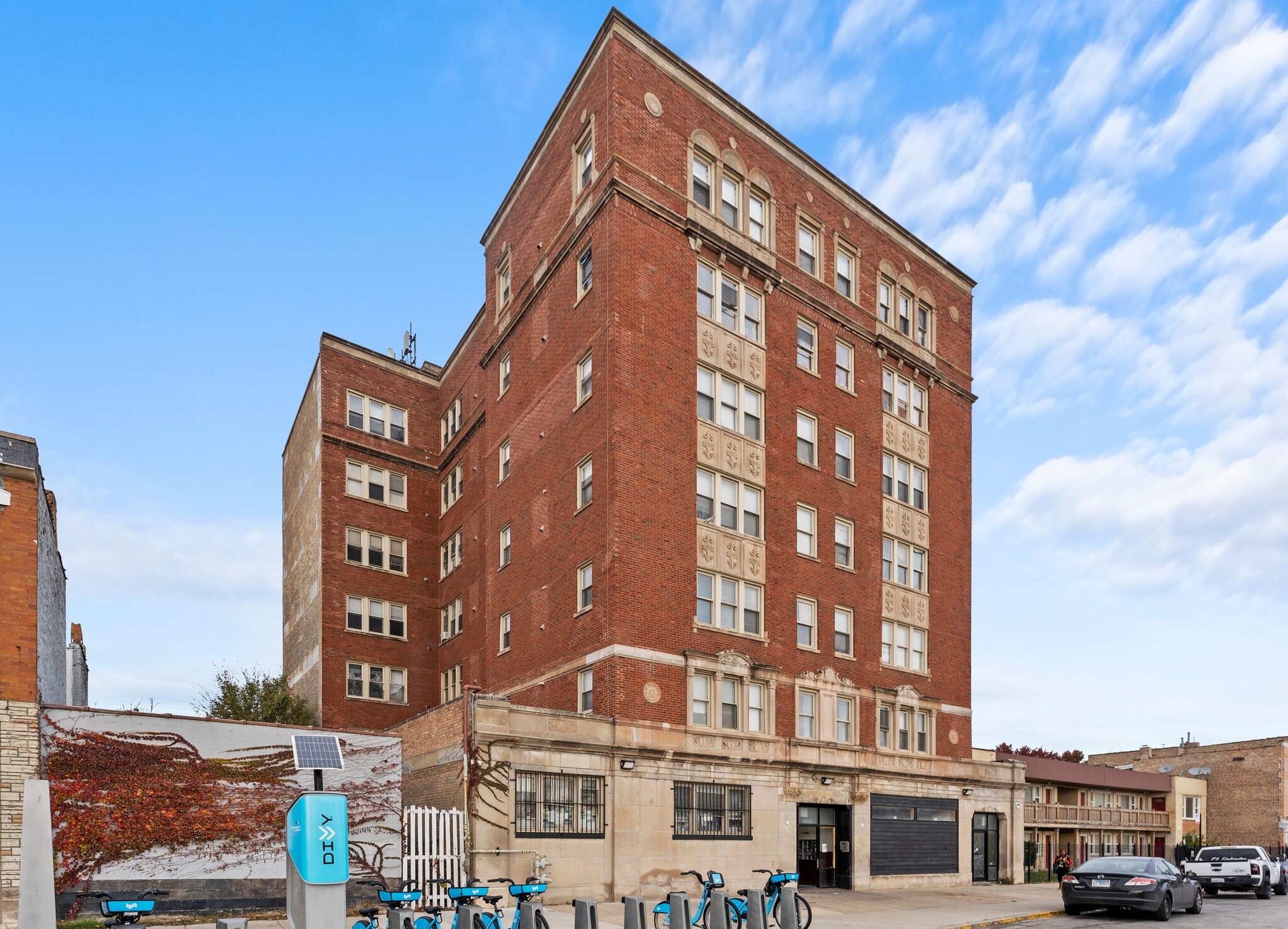 3008 E Cheltenham Pl, Chicago, IL à vendre Photo de l’immeuble– Image 1 sur 10